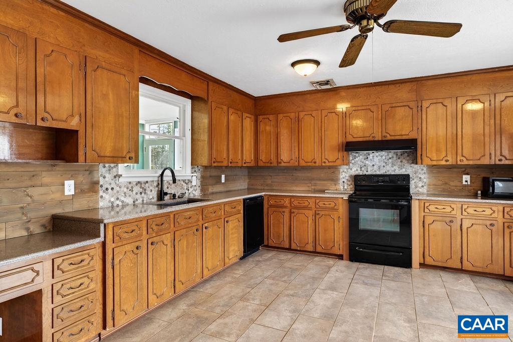 5694 PATRICK HENRY HWY, ROSELAND, Virginia 22967, 3 Bedrooms Bedrooms, ,1 BathroomBathrooms,Residential,5694 PATRICK HENRY HWY,674445 MLS # 674445