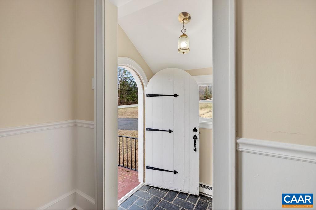 5694 PATRICK HENRY HWY, ROSELAND, Virginia 22967, 3 Bedrooms Bedrooms, ,1 BathroomBathrooms,Residential,5694 PATRICK HENRY HWY,674445 MLS # 674445