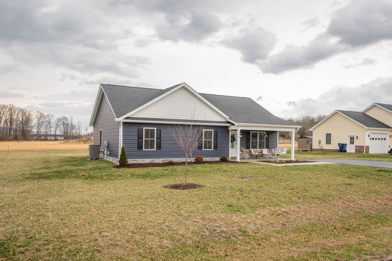 106 16TH ST, GROTTOES, Virginia 24441, 3 Bedrooms Bedrooms, ,2 BathroomsBathrooms,Residential,106 16TH ST,674447 MLS # 674447