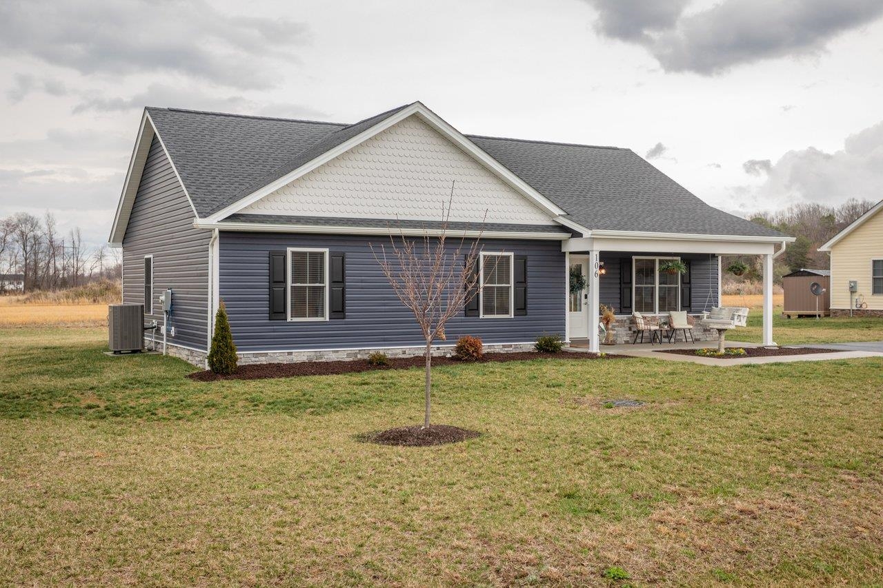 106 16TH ST, GROTTOES, Virginia 24441, 3 Bedrooms Bedrooms, ,2 BathroomsBathrooms,Residential,106 16TH ST,674447 MLS # 674447