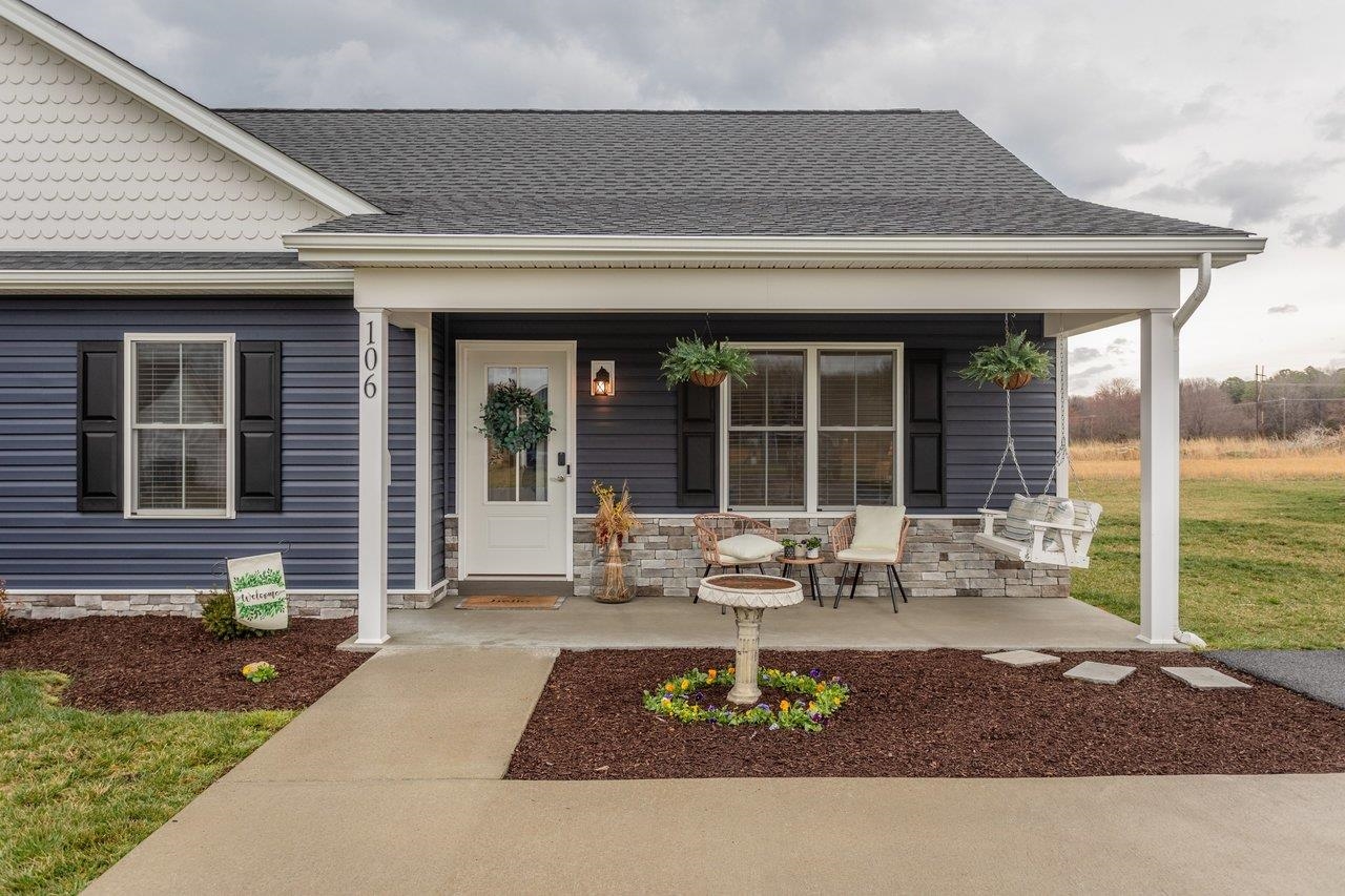 106 16TH ST, GROTTOES, Virginia 24441, 3 Bedrooms Bedrooms, ,2 BathroomsBathrooms,Residential,106 16TH ST,674447 MLS # 674447