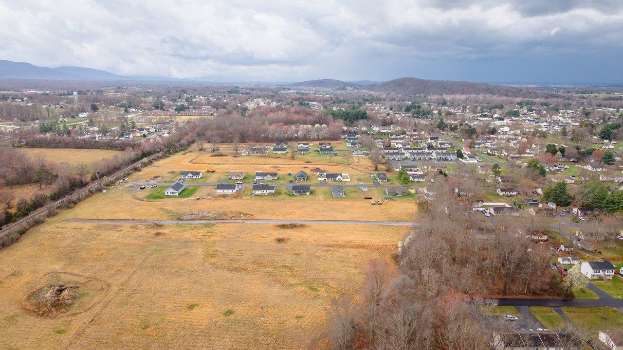 106 16TH ST, GROTTOES, Virginia 24441, 3 Bedrooms Bedrooms, ,2 BathroomsBathrooms,Residential,106 16TH ST,674447 MLS # 674447