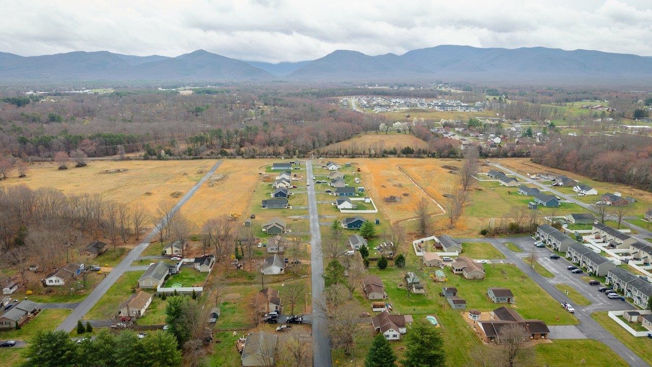 106 16TH ST, GROTTOES, Virginia 24441, 3 Bedrooms Bedrooms, ,2 BathroomsBathrooms,Residential,106 16TH ST,674447 MLS # 674447