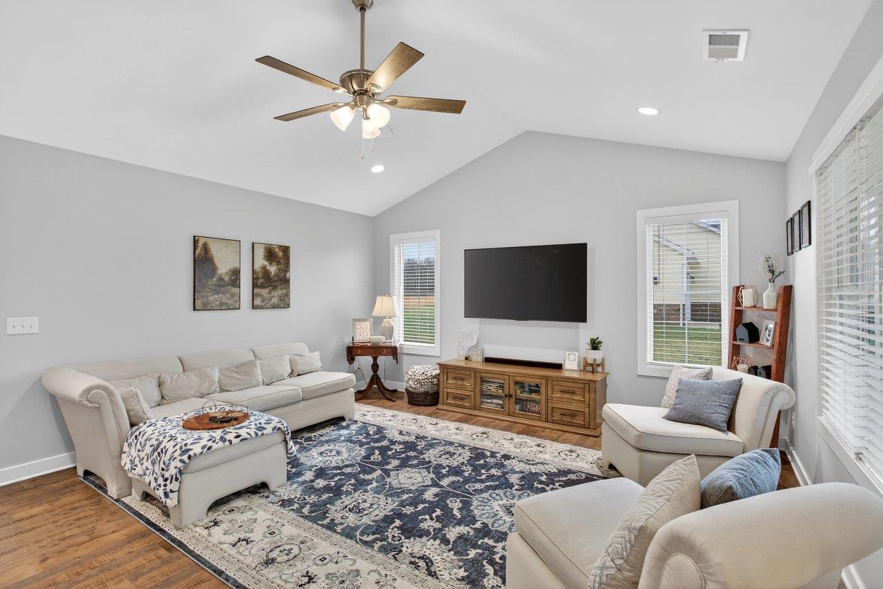 106 16TH ST, GROTTOES, Virginia 24441, 3 Bedrooms Bedrooms, ,2 BathroomsBathrooms,Residential,106 16TH ST,674447 MLS # 674447