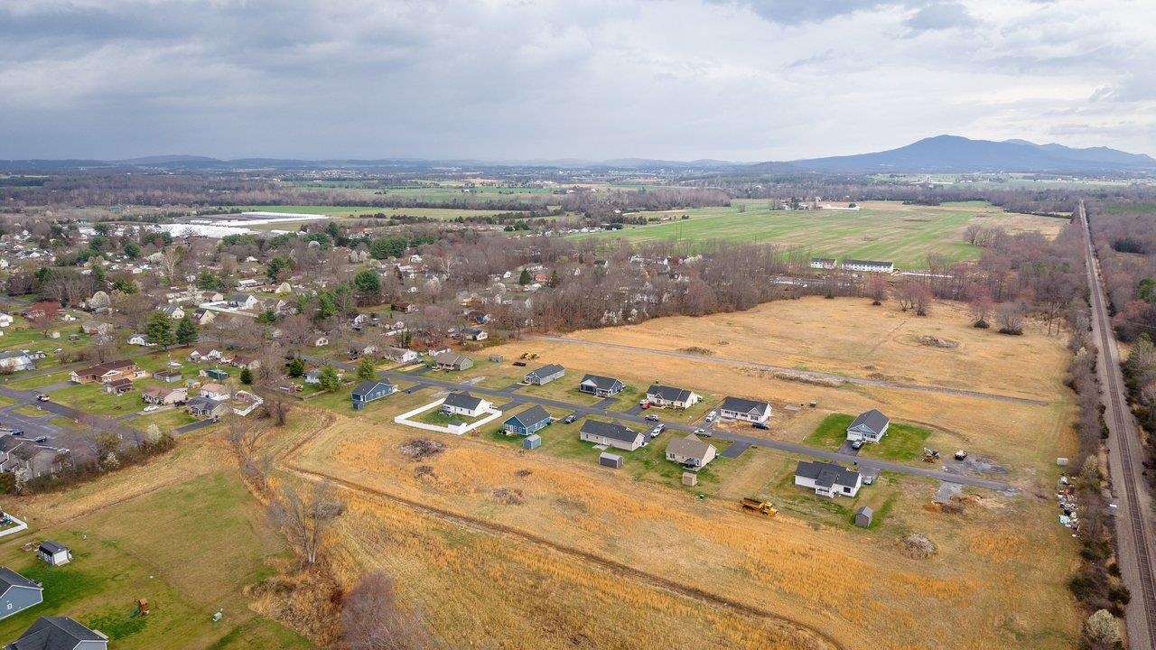 106 16TH ST, GROTTOES, Virginia 24441, 3 Bedrooms Bedrooms, ,2 BathroomsBathrooms,Residential,106 16TH ST,674447 MLS # 674447