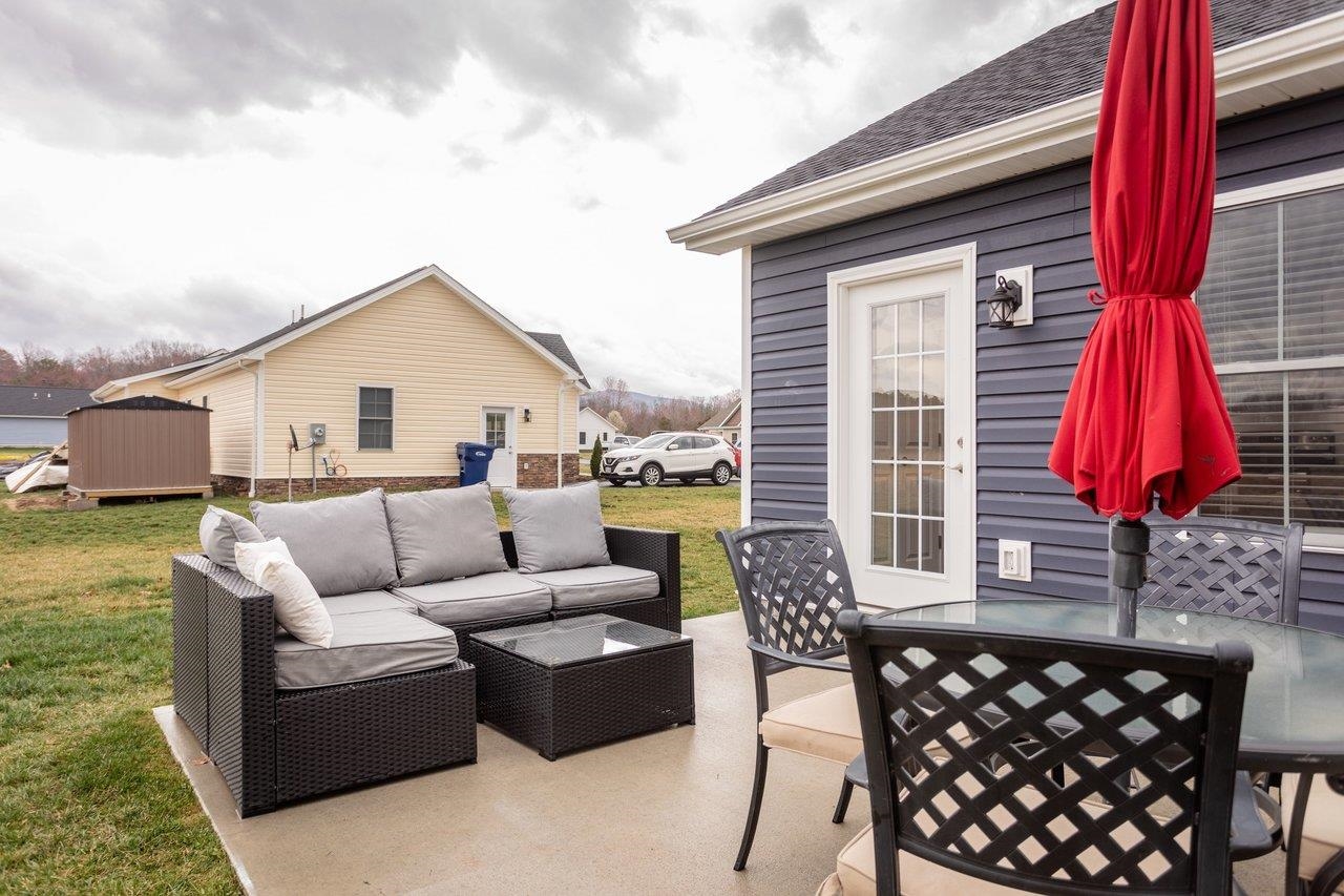 106 16TH ST, GROTTOES, Virginia 24441, 3 Bedrooms Bedrooms, ,2 BathroomsBathrooms,Residential,106 16TH ST,674447 MLS # 674447