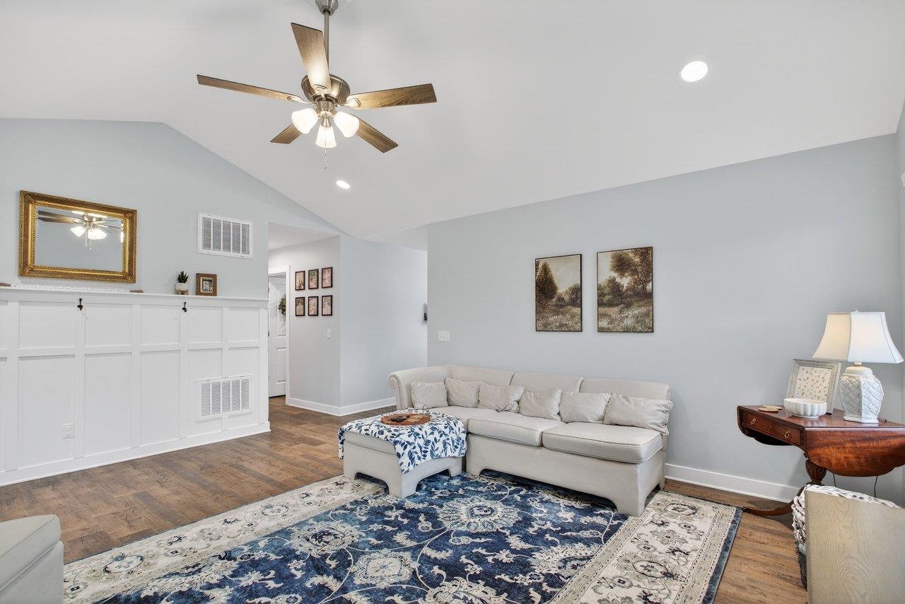 106 16TH ST, GROTTOES, Virginia 24441, 3 Bedrooms Bedrooms, ,2 BathroomsBathrooms,Residential,106 16TH ST,674447 MLS # 674447