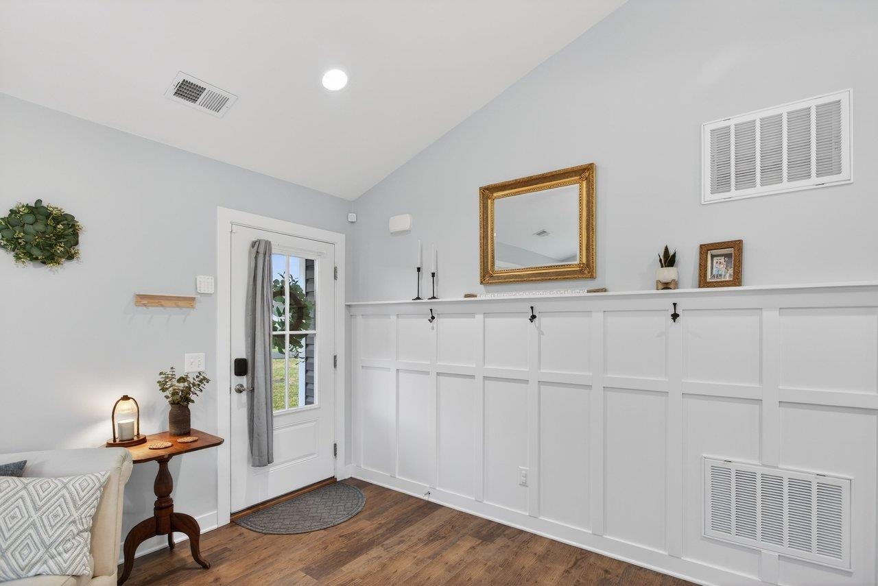 106 16TH ST, GROTTOES, Virginia 24441, 3 Bedrooms Bedrooms, ,2 BathroomsBathrooms,Residential,106 16TH ST,674447 MLS # 674447