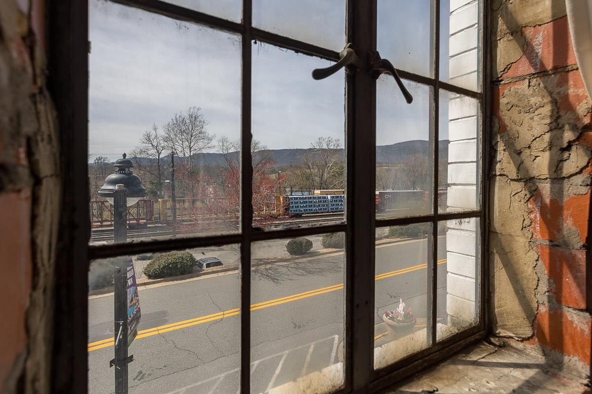 442 FIRST ST, SHENANDOAH, Virginia 22849, ,Residential,442 FIRST ST,674462 MLS # 674462