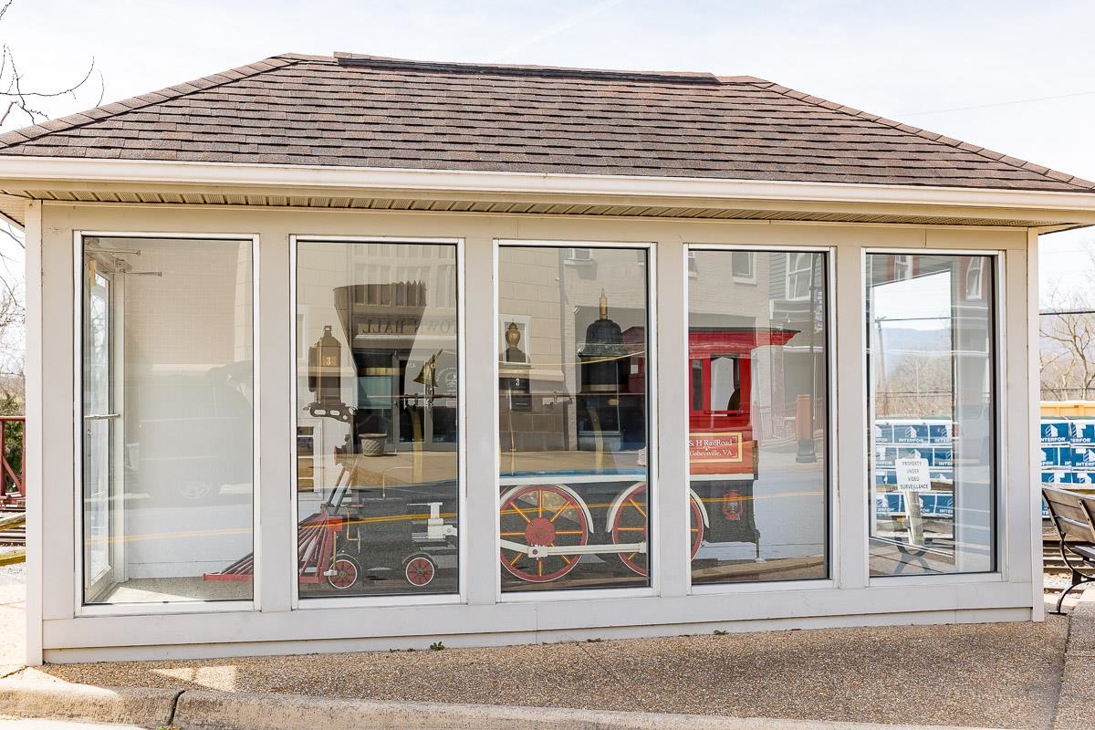 442 FIRST ST, SHENANDOAH, Virginia 22849, ,Residential,442 FIRST ST,674462 MLS # 674462