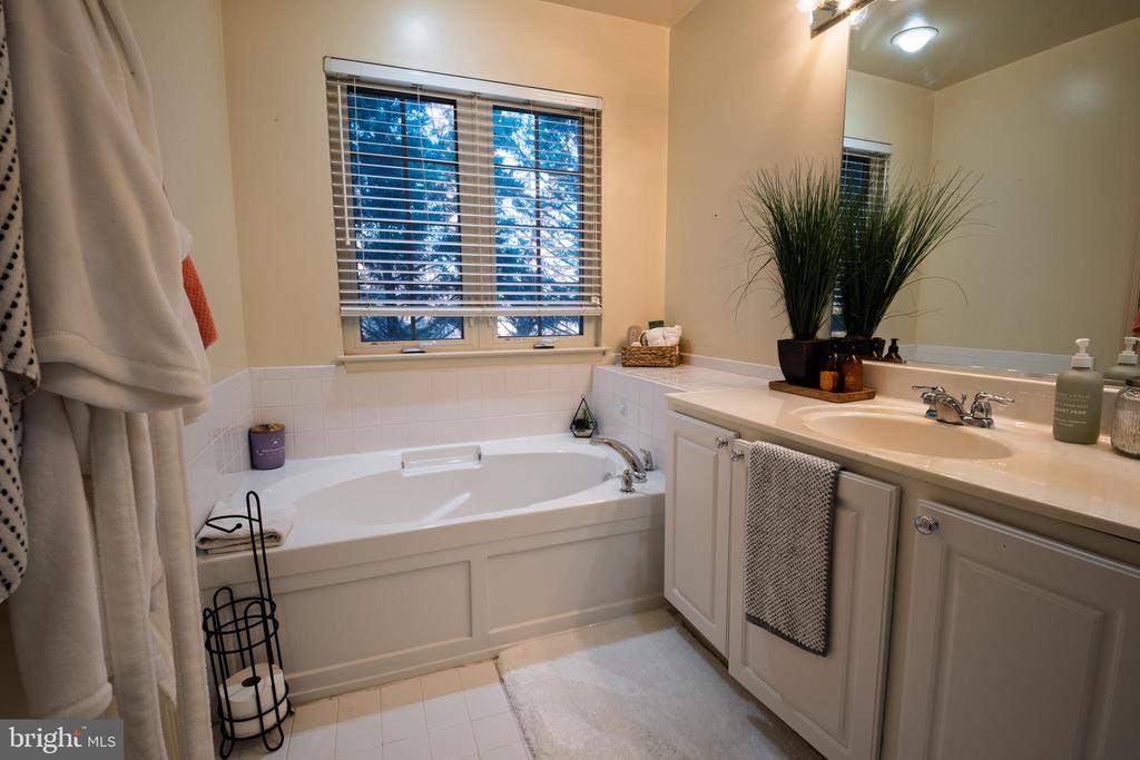 816 FAIRVIEW VILLAGE CT, CULPEPER, Virginia 22701, 3 Bedrooms Bedrooms, ,3 BathroomsBathrooms,Residential,FAIRVIEW VILLAGE,816 FAIRVIEW VILLAGE CT,VACU2012984 MLS # VACU2012984