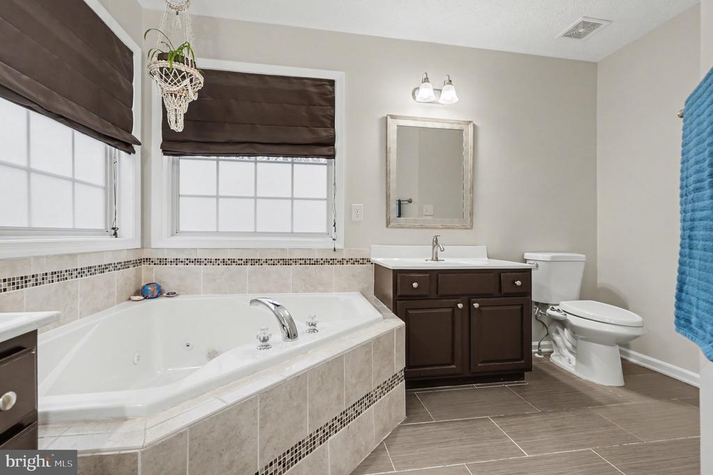 100 NUGGET DR, LOCUST GROVE, Virginia 22508, 5 Bedrooms Bedrooms, ,3 BathroomsBathrooms,Residential,100 NUGGET DR,VAOR2013596 MLS # VAOR2013596