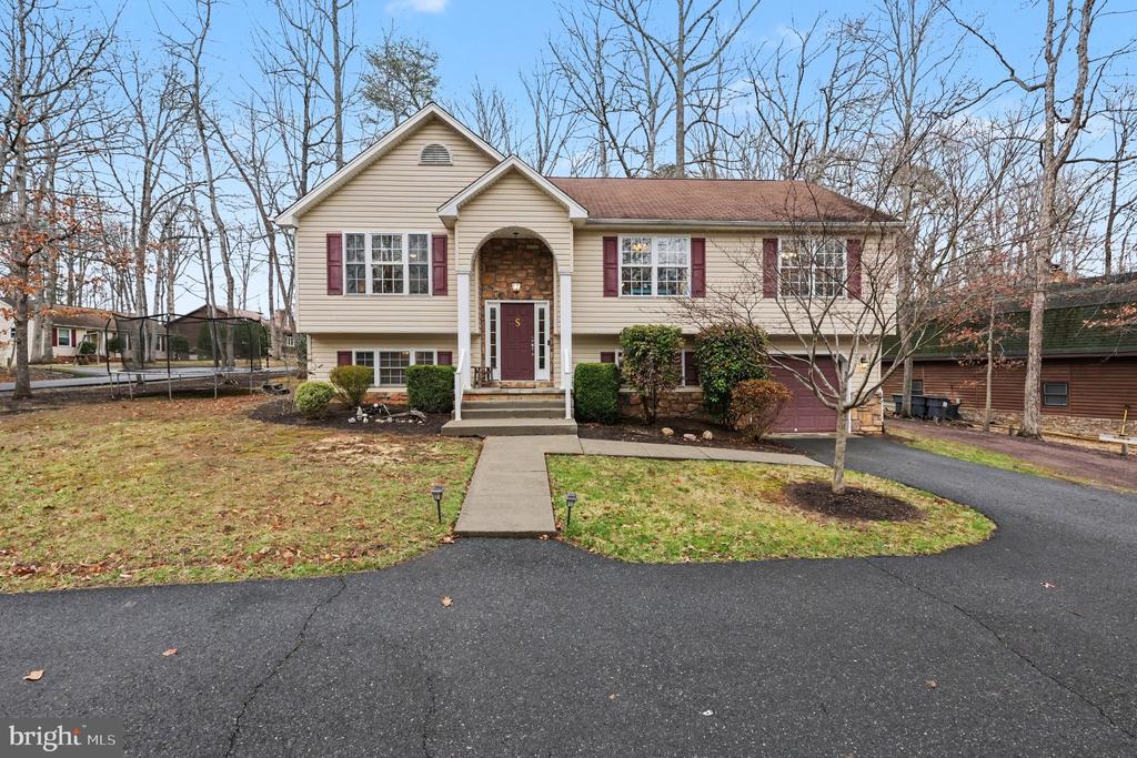 100 NUGGET DR, LOCUST GROVE, Virginia 22508, 5 Bedrooms Bedrooms, ,3 BathroomsBathrooms,Residential,100 NUGGET DR,VAOR2013596 MLS # VAOR2013596