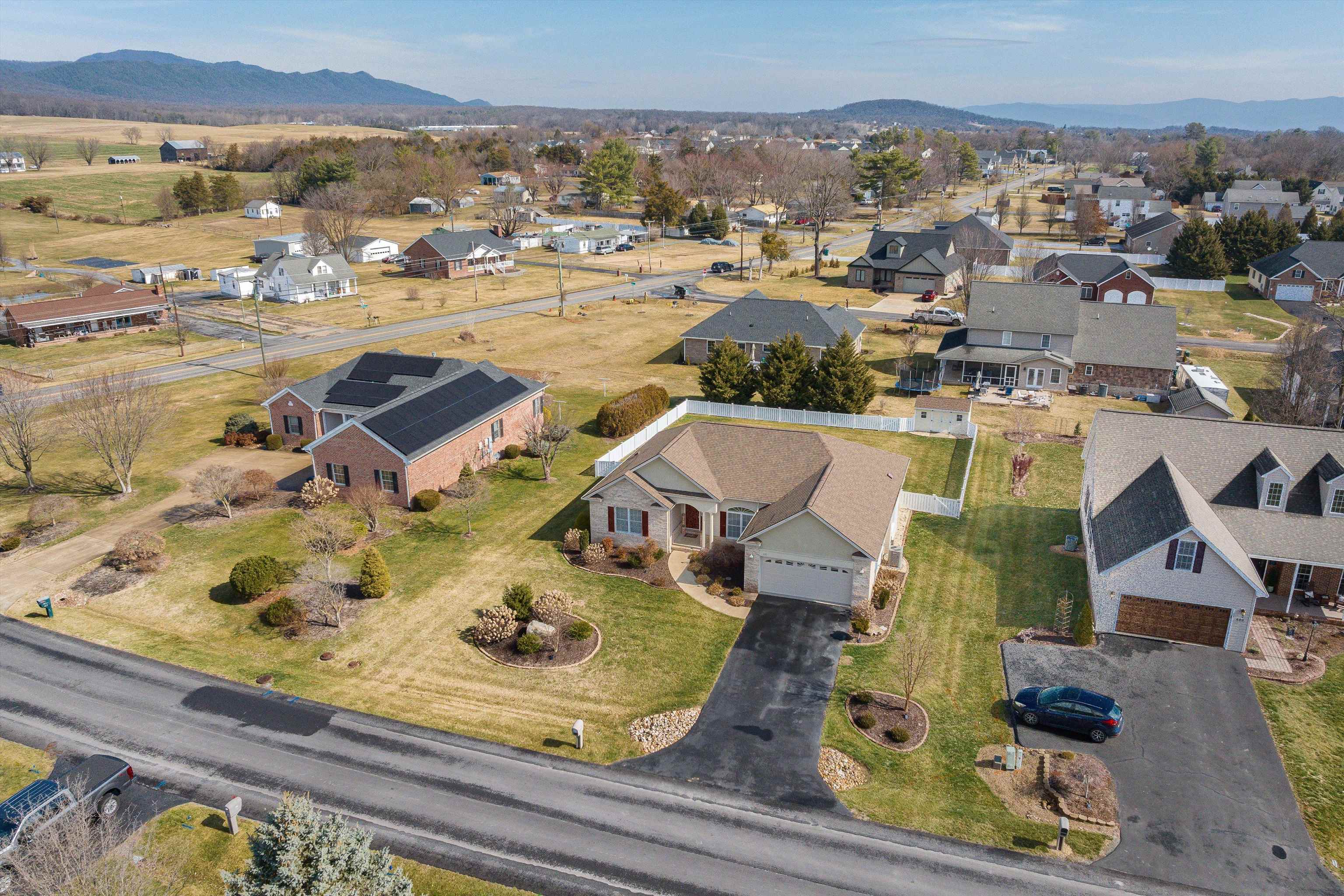 435 THREE LEAGUES RD, MCGAHEYSVILLE, Virginia 22840, 3 Bedrooms Bedrooms, ,2 BathroomsBathrooms,Residential,435 THREE LEAGUES RD,674052 MLS # 674052