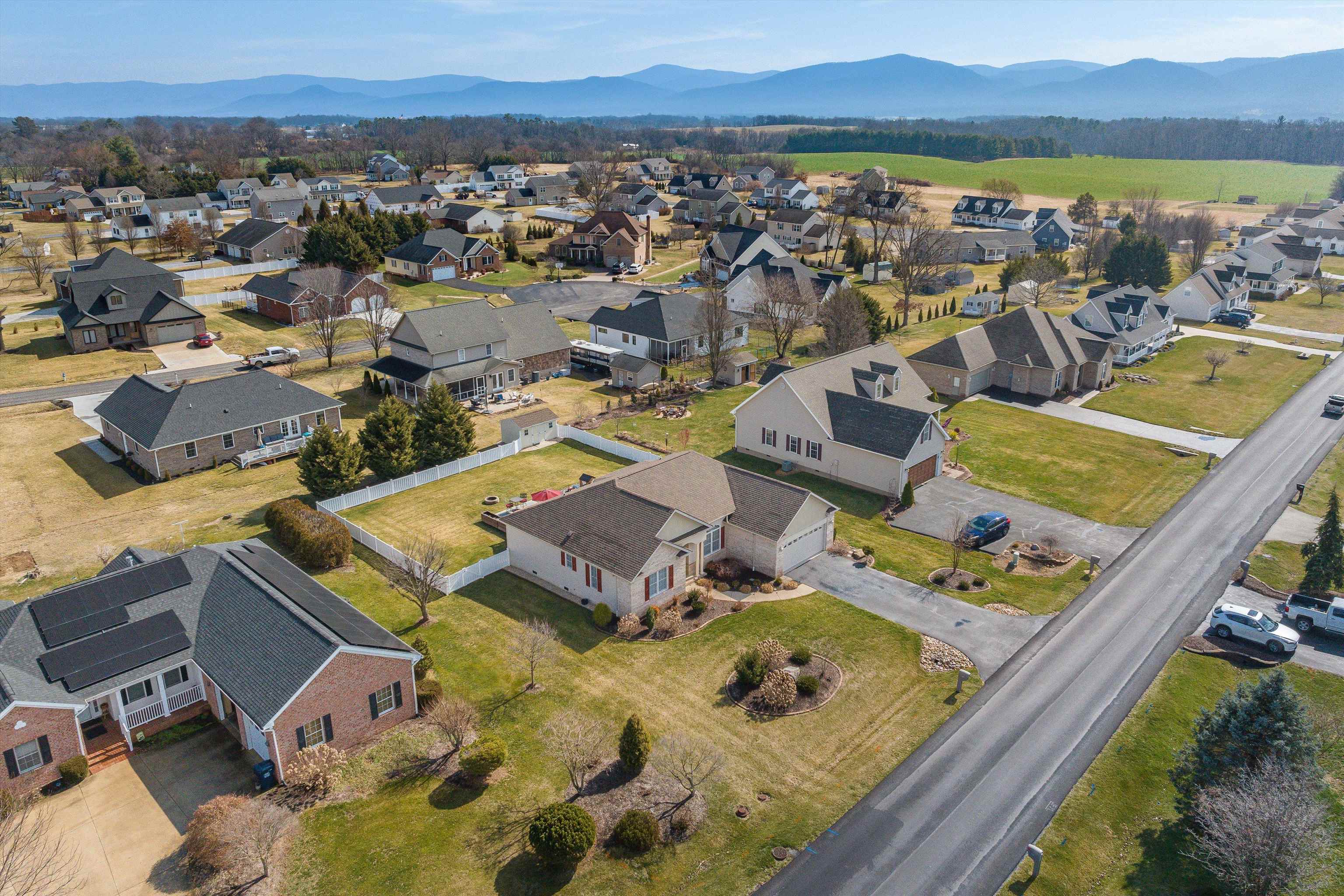 435 THREE LEAGUES RD, MCGAHEYSVILLE, Virginia 22840, 3 Bedrooms Bedrooms, ,2 BathroomsBathrooms,Residential,435 THREE LEAGUES RD,674052 MLS # 674052