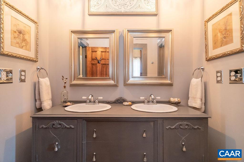 2004 SEVEN MEADOWS LN, APPOMATTOX, Virginia 24522, 3 Bedrooms Bedrooms, ,2 BathroomsBathrooms,Residential,Endwyke Hall,2004 SEVEN MEADOWS LN,674460 MLS # 674460