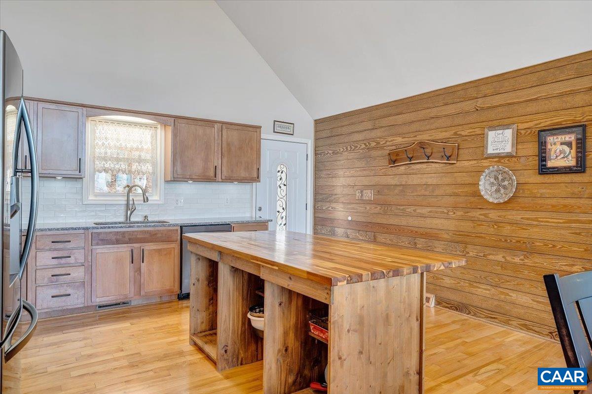 439 GARDNER FARM RD, APPOMATTOX, Virginia 24522, 4 Bedrooms Bedrooms, ,3 BathroomsBathrooms,Residential,439 GARDNER FARM RD,674465 MLS # 674465