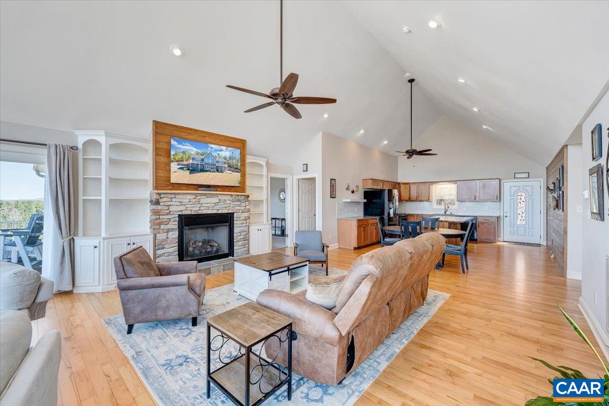 439 GARDNER FARM RD, APPOMATTOX, Virginia 24522, 4 Bedrooms Bedrooms, ,3 BathroomsBathrooms,Residential,439 GARDNER FARM RD,674465 MLS # 674465