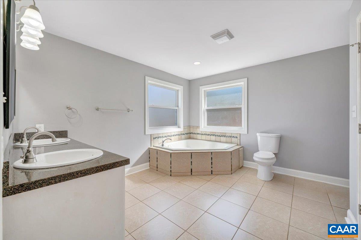 439 GARDNER FARM RD, APPOMATTOX, Virginia 24522, 4 Bedrooms Bedrooms, ,3 BathroomsBathrooms,Residential,439 GARDNER FARM RD,674465 MLS # 674465