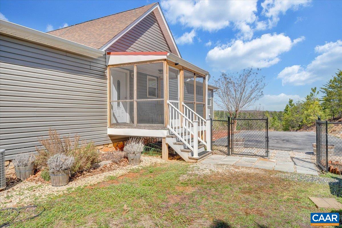 439 GARDNER FARM RD, APPOMATTOX, Virginia 24522, 4 Bedrooms Bedrooms, ,3 BathroomsBathrooms,Residential,439 GARDNER FARM RD,674465 MLS # 674465