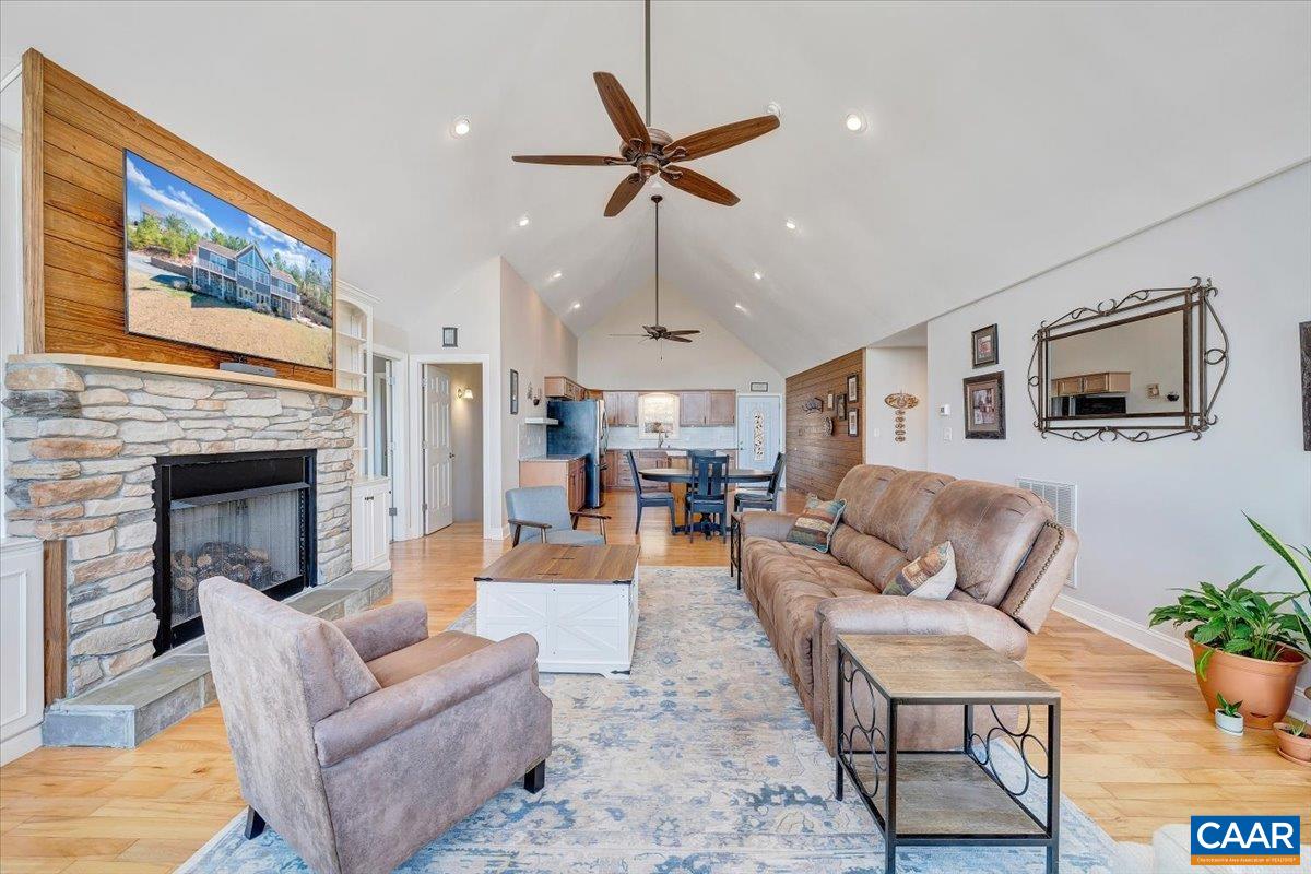 439 GARDNER FARM RD, APPOMATTOX, Virginia 24522, 4 Bedrooms Bedrooms, ,3 BathroomsBathrooms,Residential,439 GARDNER FARM RD,674465 MLS # 674465