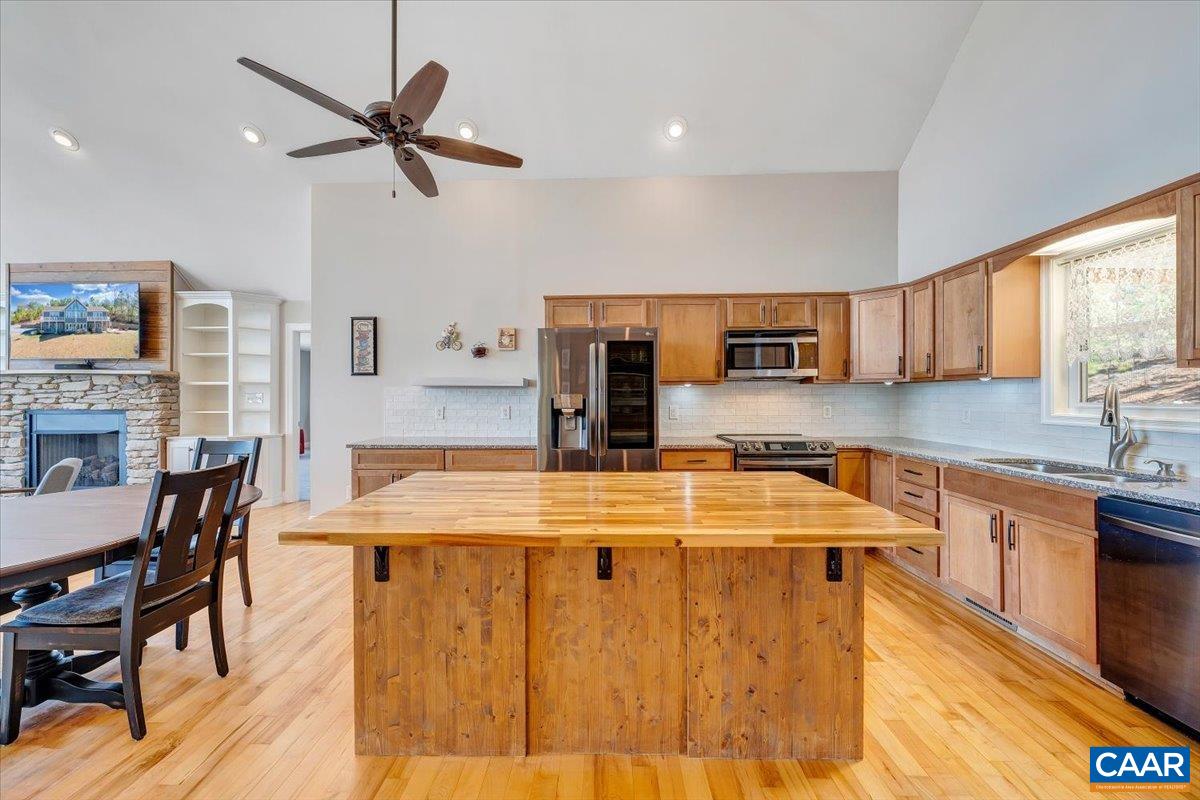 439 GARDNER FARM RD, APPOMATTOX, Virginia 24522, 4 Bedrooms Bedrooms, ,3 BathroomsBathrooms,Residential,439 GARDNER FARM RD,674465 MLS # 674465