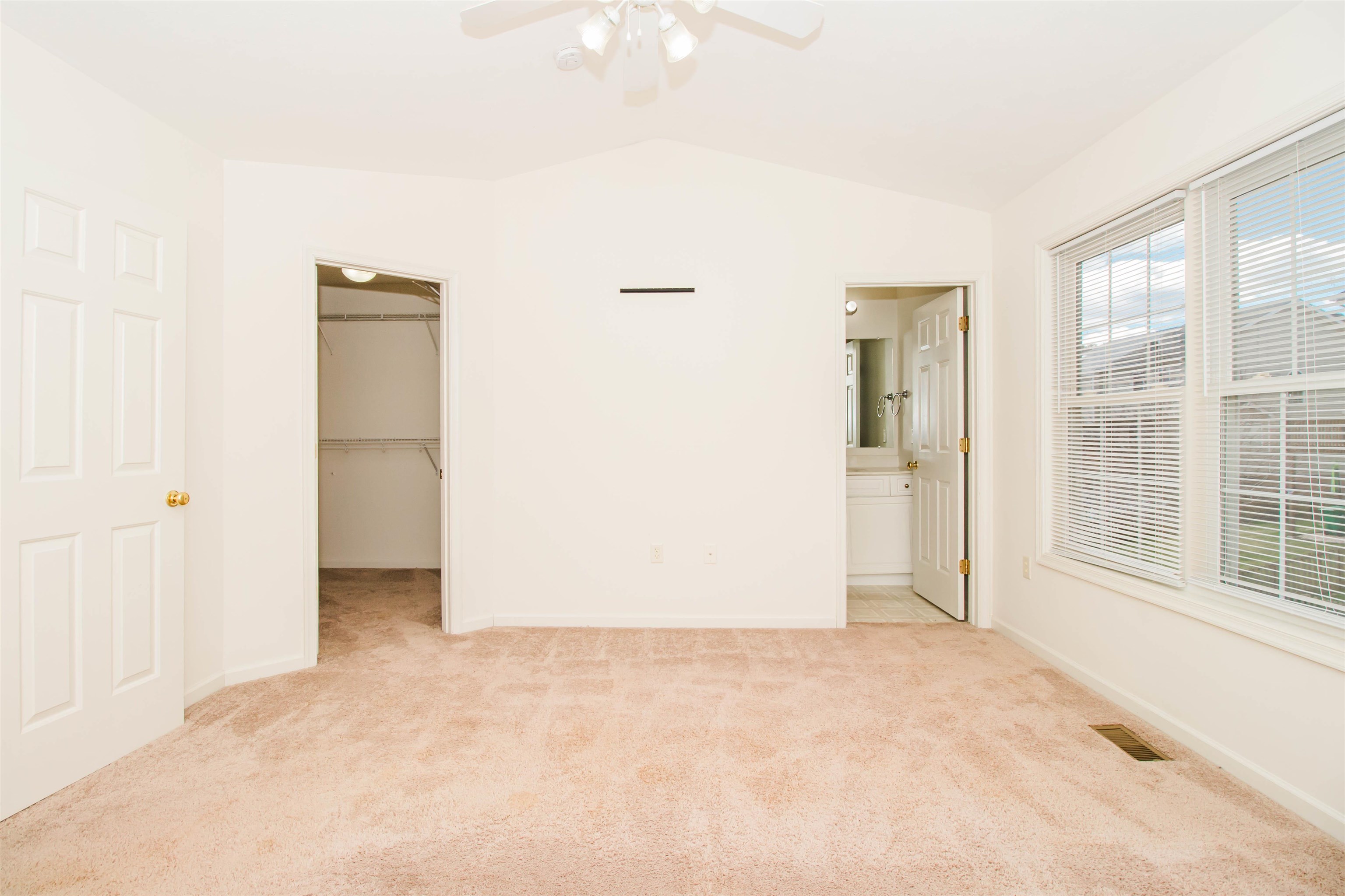 2960 CRYSTAL SPRING LN, ROCKINGHAM, Virginia 22802, 3 Bedrooms Bedrooms, ,2 BathroomsBathrooms,Residential,2960 CRYSTAL SPRING LN,674477 MLS # 674477