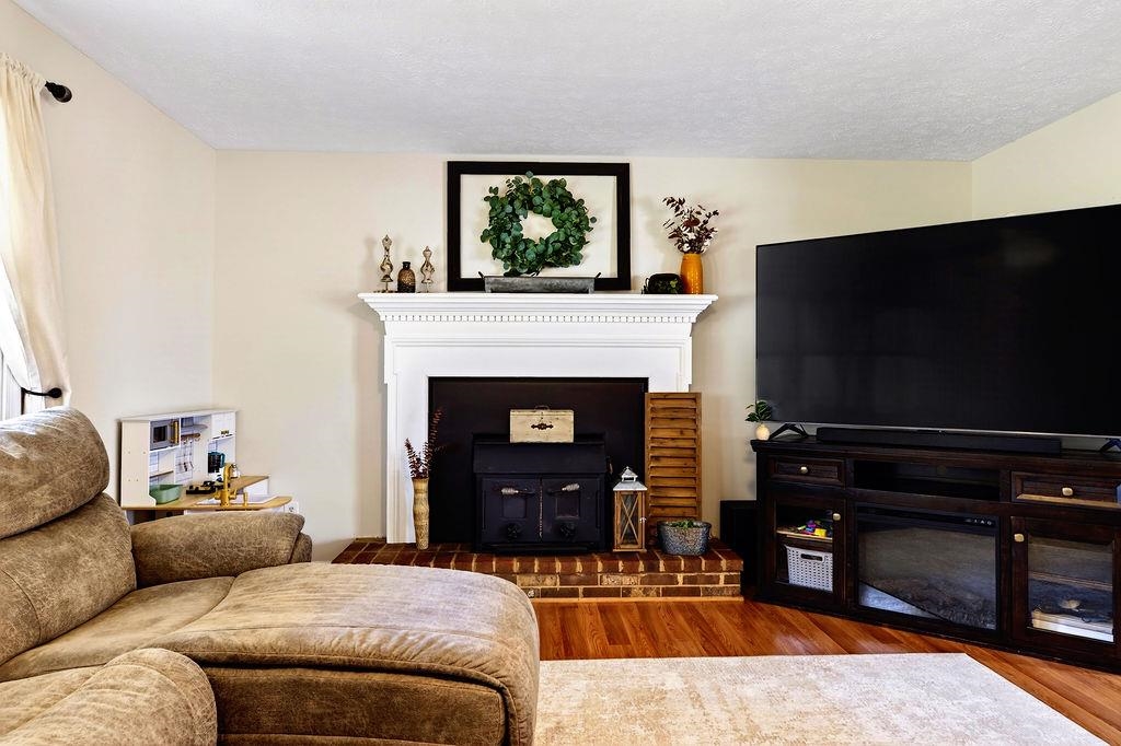 933 LADD RD, WAYNESBORO, Virginia 22980, 3 Bedrooms Bedrooms, ,2 BathroomsBathrooms,Residential,933 LADD RD,674484 MLS # 674484