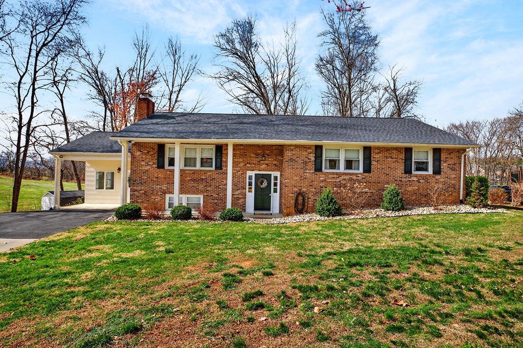 933 LADD RD, WAYNESBORO, Virginia 22980, 3 Bedrooms Bedrooms, ,2 BathroomsBathrooms,Residential,933 LADD RD,674484 MLS # 674484