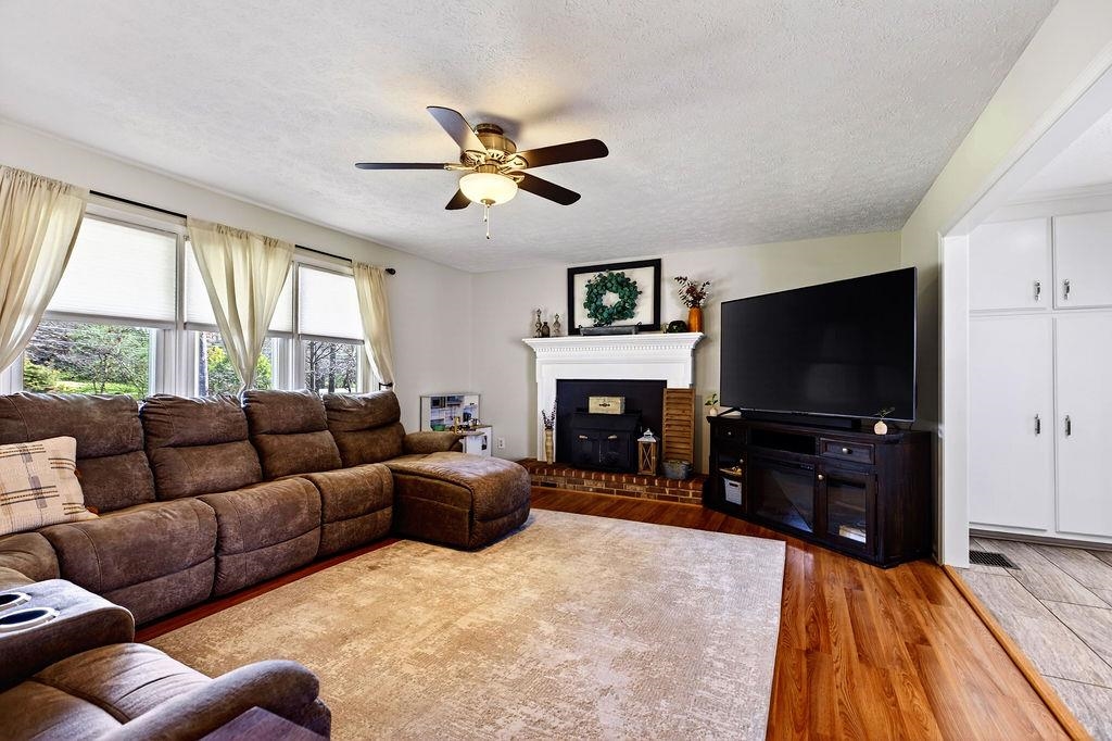 933 LADD RD, WAYNESBORO, Virginia 22980, 3 Bedrooms Bedrooms, ,2 BathroomsBathrooms,Residential,933 LADD RD,674484 MLS # 674484