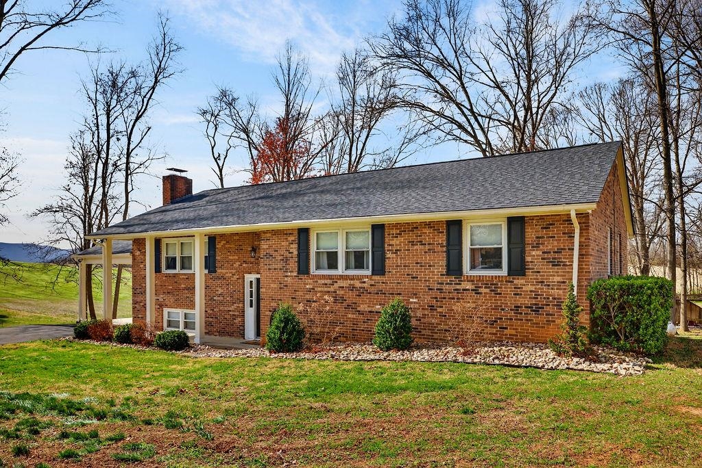 933 LADD RD, WAYNESBORO, Virginia 22980, 3 Bedrooms Bedrooms, ,2 BathroomsBathrooms,Residential,933 LADD RD,674484 MLS # 674484