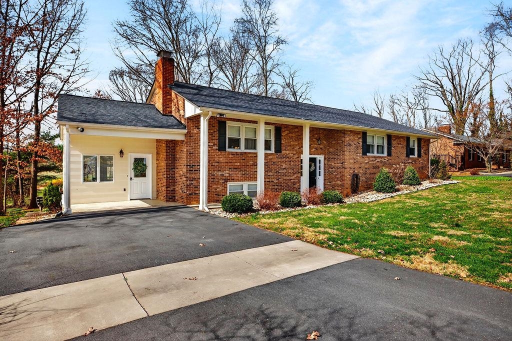 933 LADD RD, WAYNESBORO, Virginia 22980, 3 Bedrooms Bedrooms, ,2 BathroomsBathrooms,Residential,933 LADD RD,674484 MLS # 674484