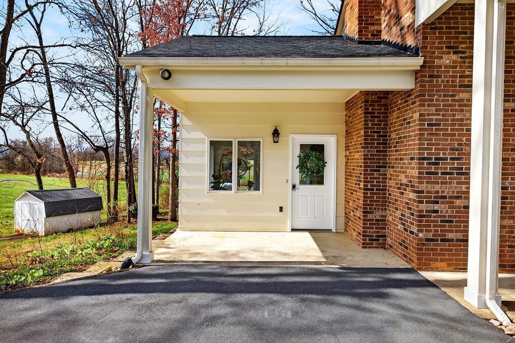 933 LADD RD, WAYNESBORO, Virginia 22980, 3 Bedrooms Bedrooms, ,2 BathroomsBathrooms,Residential,933 LADD RD,674484 MLS # 674484