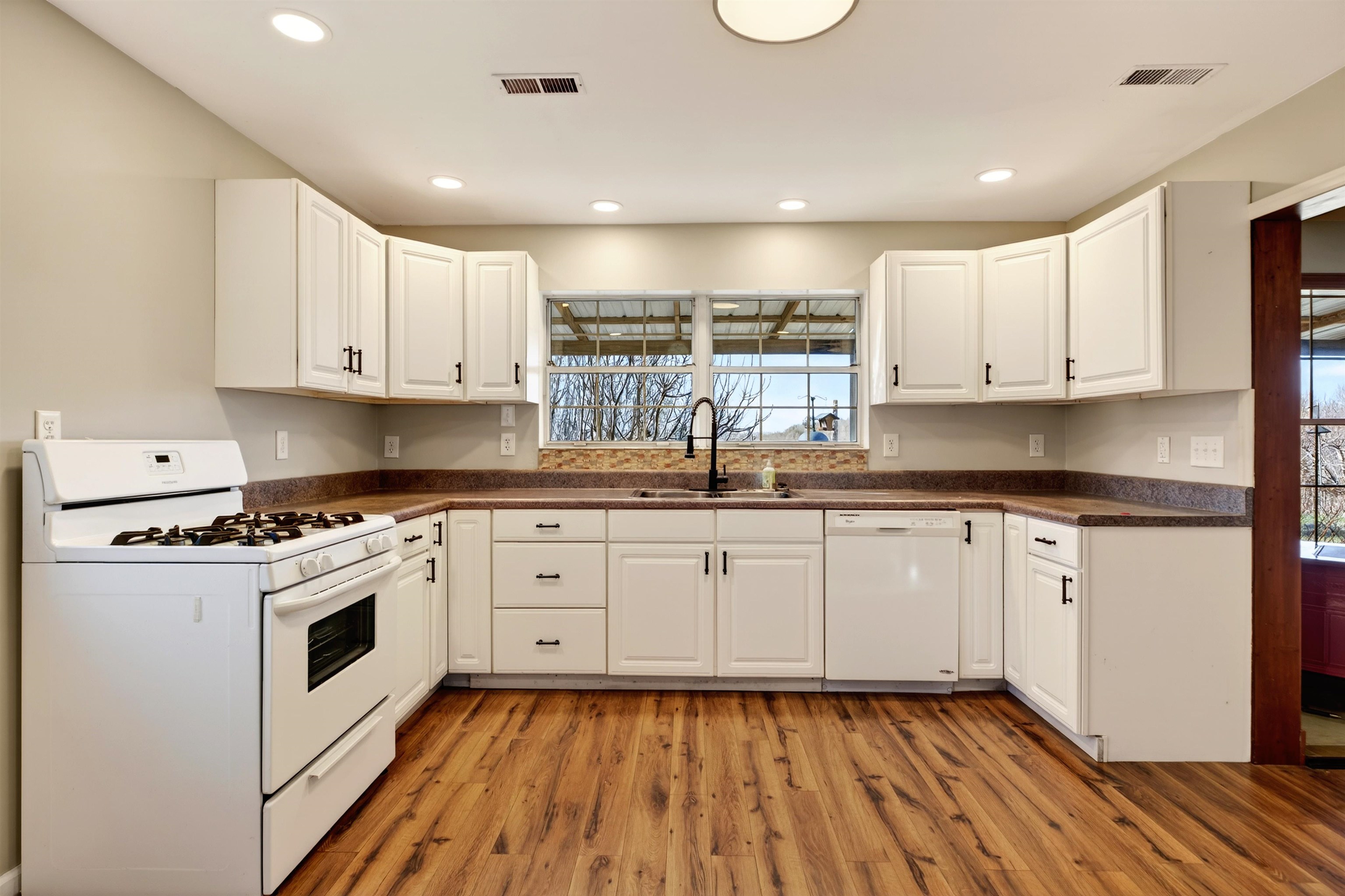 85 MEADOW CT, ROSELAND, Virginia 22967, 5 Bedrooms Bedrooms, ,3 BathroomsBathrooms,Residential,85 MEADOW CT,674485 MLS # 674485