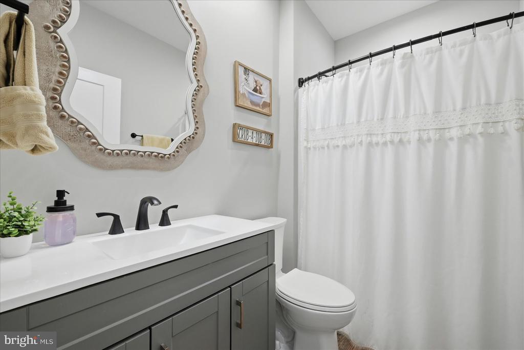 34 LISCARNE LN, AMISSVILLE, Virginia 20106, 5 Bedrooms Bedrooms, ,4 BathroomsBathrooms,Residential,34 LISCARNE LN,VARP2002512 MLS # VARP2002512