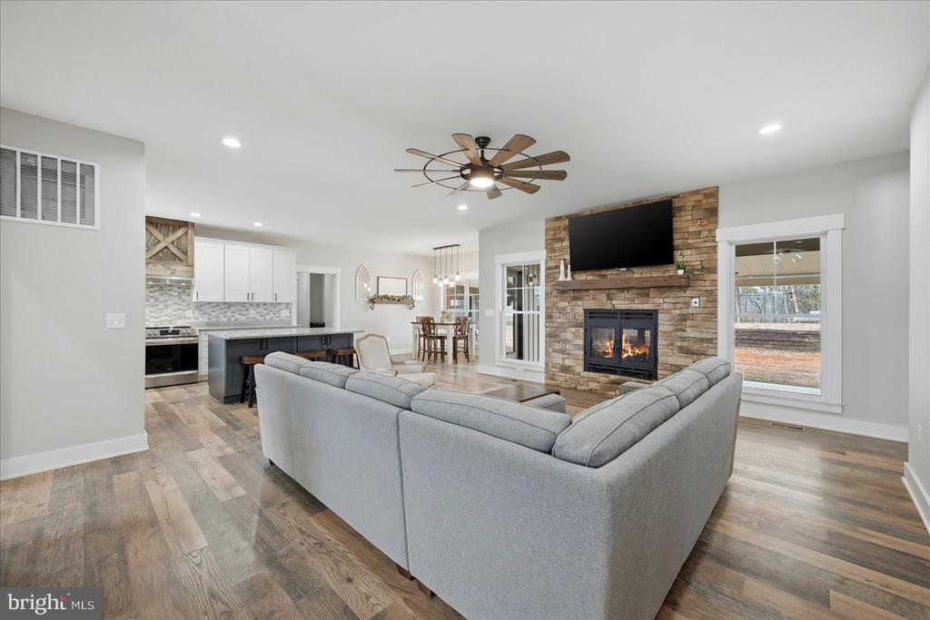 34 LISCARNE LN, AMISSVILLE, Virginia 20106, 5 Bedrooms Bedrooms, ,4 BathroomsBathrooms,Residential,34 LISCARNE LN,VARP2002512 MLS # VARP2002512