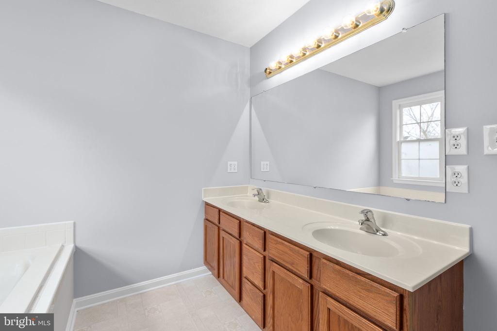 2816 OCONNOR CT, FREDERICKSBURG, Virginia 22408, 6 Bedrooms Bedrooms, ,3 BathroomsBathrooms,Residential,2816 OCONNOR CT,VASP2039508 MLS # VASP2039508