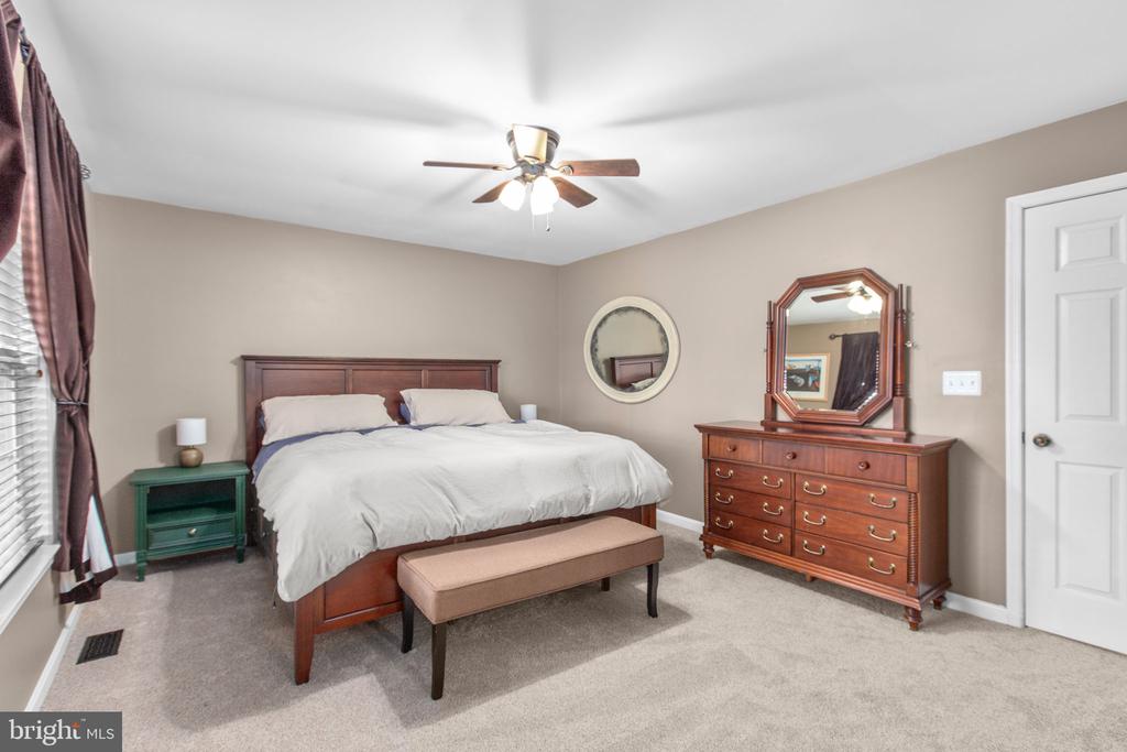 11109 SURRY WOODS CT, FREDERICKSBURG, Virginia 22407, 4 Bedrooms Bedrooms, ,4 BathroomsBathrooms,Residential,11109 SURRY WOODS CT,VASP2040076 MLS # VASP2040076