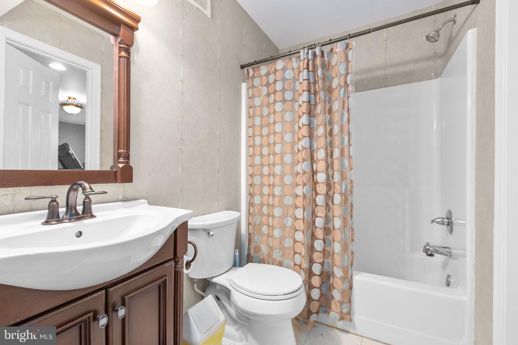 11109 SURRY WOODS CT, FREDERICKSBURG, Virginia 22407, 4 Bedrooms Bedrooms, ,4 BathroomsBathrooms,Residential,11109 SURRY WOODS CT,VASP2040076 MLS # VASP2040076