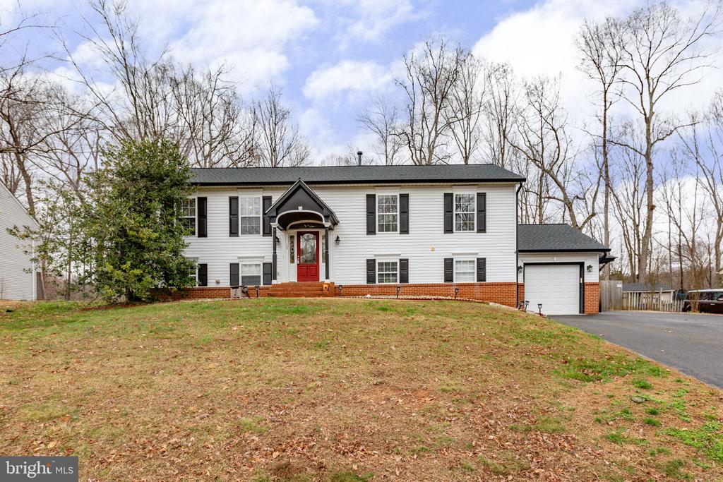 11109 SURRY WOODS CT, FREDERICKSBURG, Virginia 22407, 4 Bedrooms Bedrooms, ,4 BathroomsBathrooms,Residential,11109 SURRY WOODS CT,VASP2040076 MLS # VASP2040076