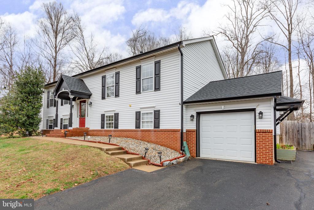 11109 SURRY WOODS CT, FREDERICKSBURG, Virginia 22407, 4 Bedrooms Bedrooms, ,4 BathroomsBathrooms,Residential,11109 SURRY WOODS CT,VASP2040076 MLS # VASP2040076