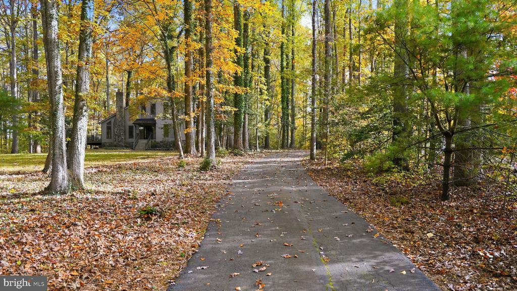 8805 PEPPERIDGE DR, SPOTSYLVANIA, Virginia 22553, 3 Bedrooms Bedrooms, ,2 BathroomsBathrooms,Residential,8805 PEPPERIDGE DR,VASP2040114 MLS # VASP2040114