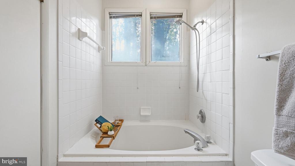 8805 PEPPERIDGE DR, SPOTSYLVANIA, Virginia 22553, 3 Bedrooms Bedrooms, ,2 BathroomsBathrooms,Residential,8805 PEPPERIDGE DR,VASP2040114 MLS # VASP2040114