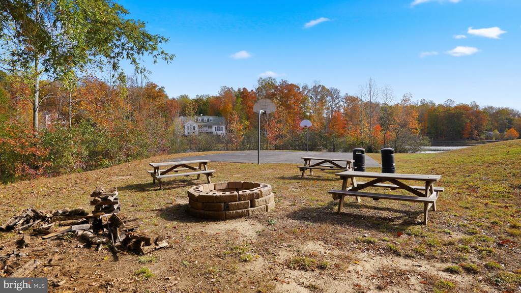 8805 PEPPERIDGE DR, SPOTSYLVANIA, Virginia 22553, 3 Bedrooms Bedrooms, ,2 BathroomsBathrooms,Residential,8805 PEPPERIDGE DR,VASP2040114 MLS # VASP2040114