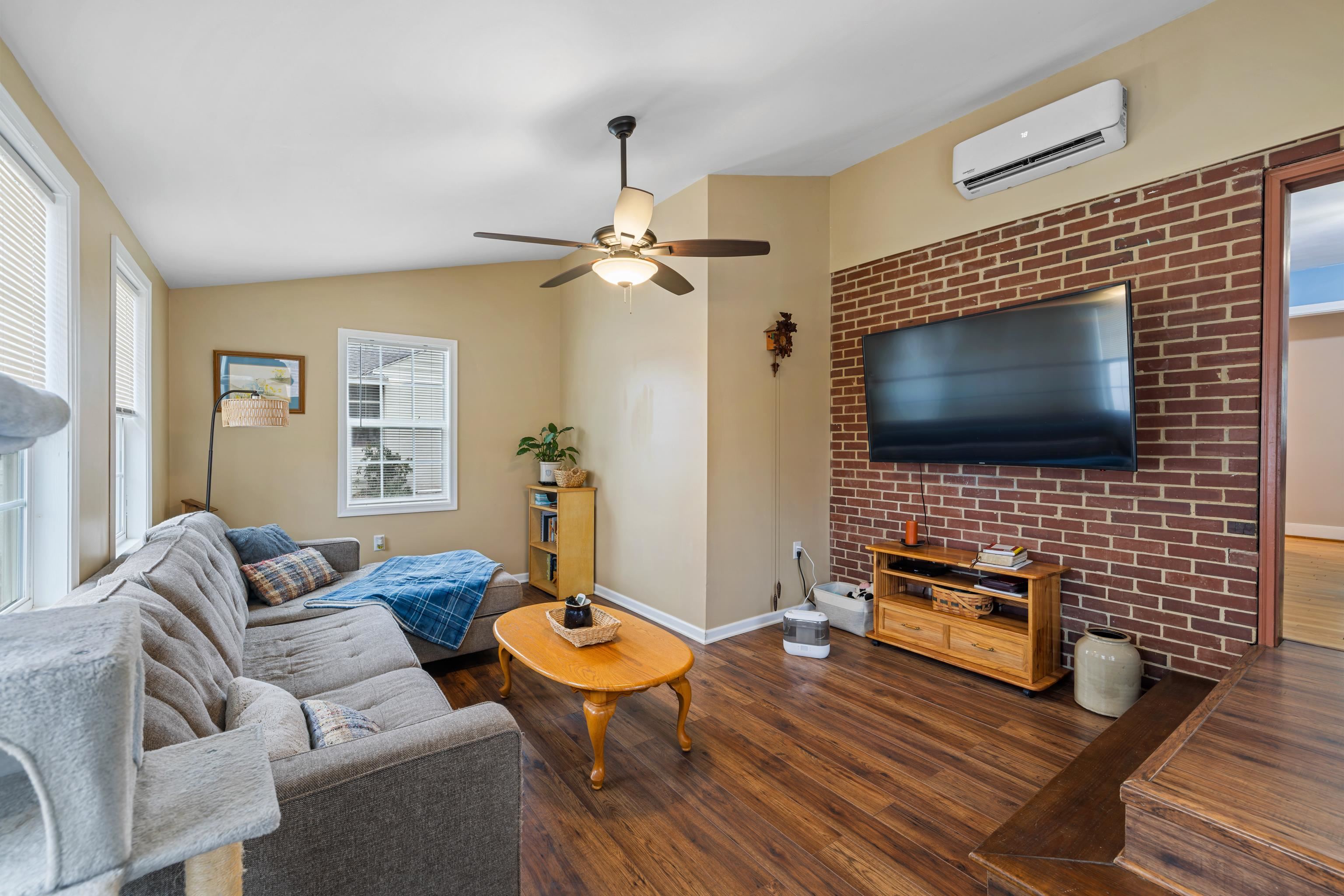 212 ALPHIN AVE, WAYNESBORO, Virginia 22980, 3 Bedrooms Bedrooms, ,1 BathroomBathrooms,Residential,212 ALPHIN AVE,674492 MLS # 674492