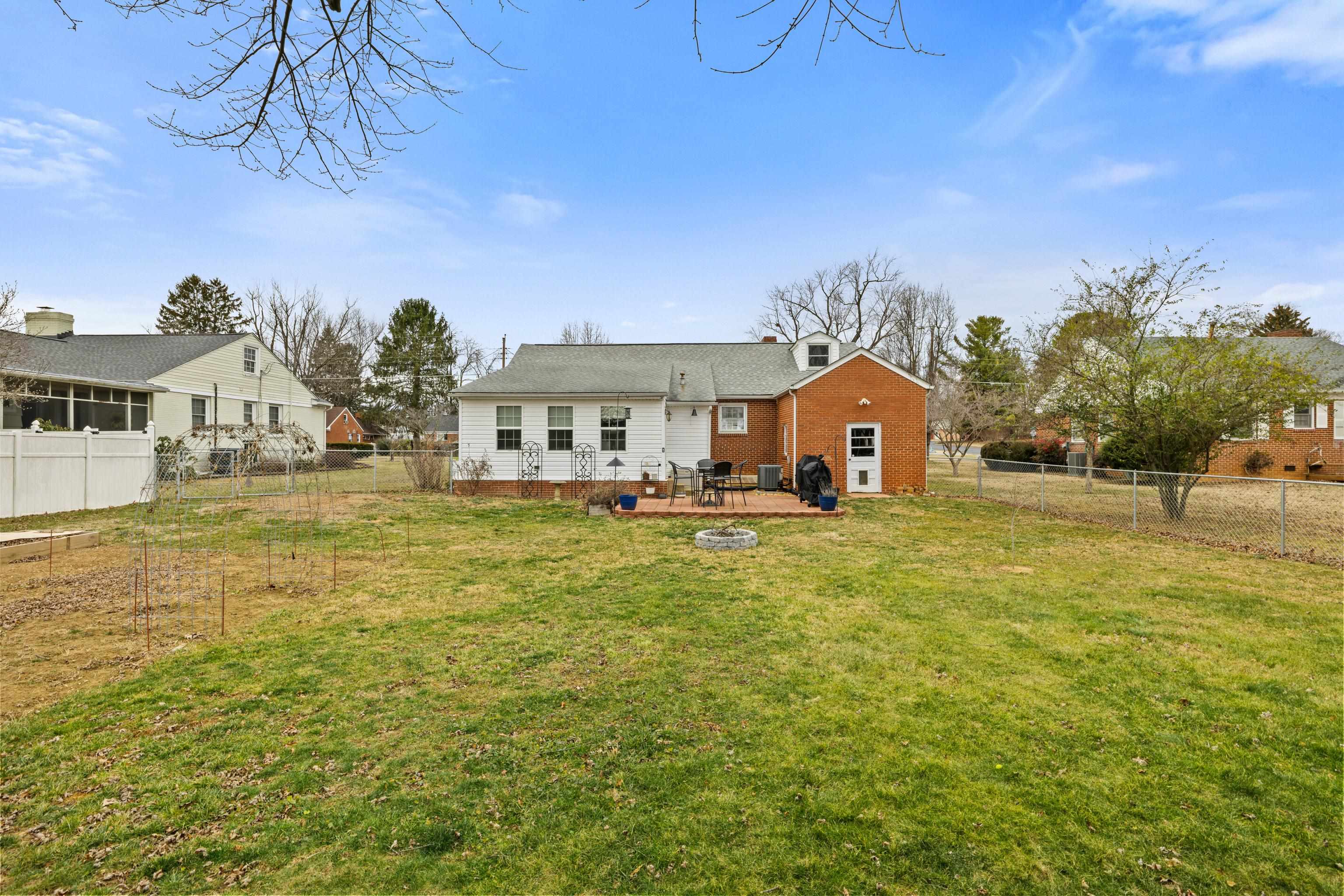 212 ALPHIN AVE, WAYNESBORO, Virginia 22980, 3 Bedrooms Bedrooms, ,1 BathroomBathrooms,Residential,212 ALPHIN AVE,674492 MLS # 674492