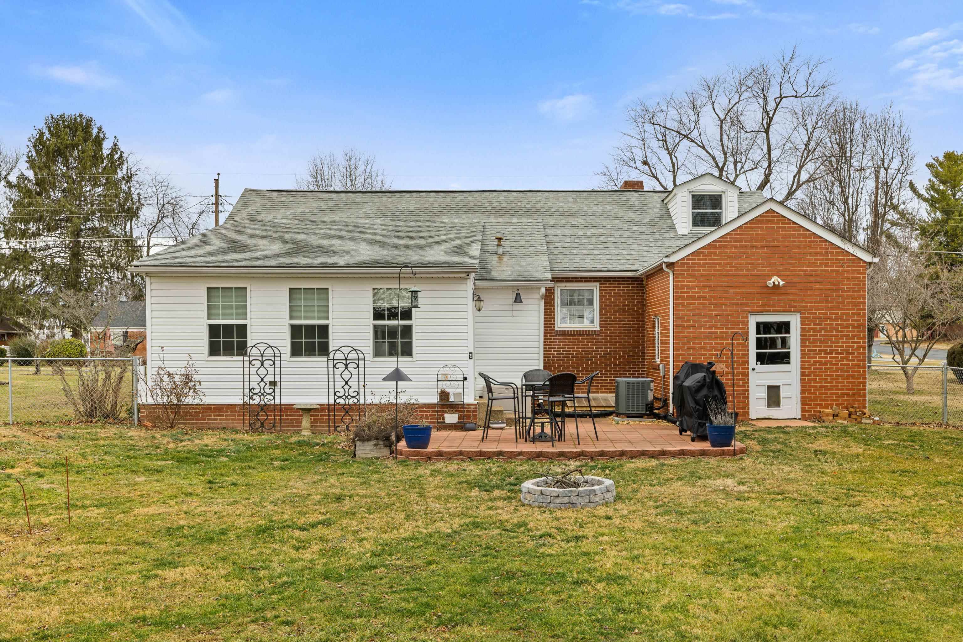 212 ALPHIN AVE, WAYNESBORO, Virginia 22980, 3 Bedrooms Bedrooms, ,1 BathroomBathrooms,Residential,212 ALPHIN AVE,674492 MLS # 674492