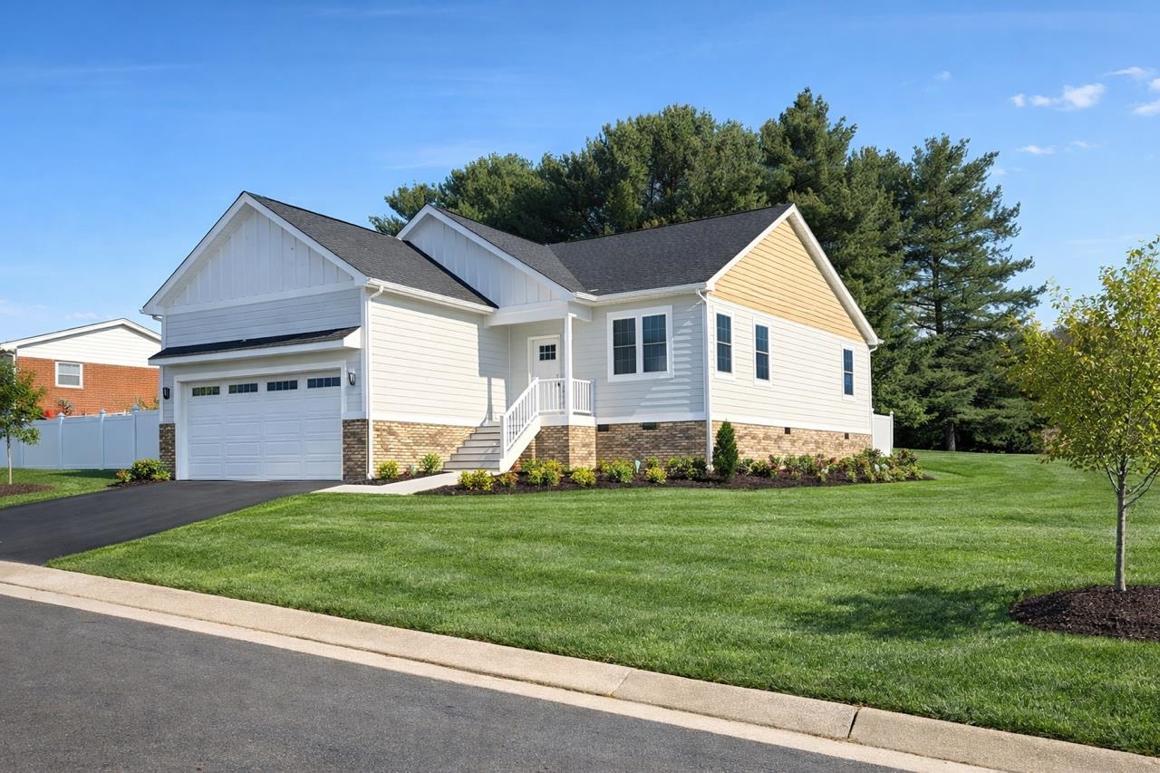 116 FOX HILL DR, STAUNTON, Virginia 24401, 3 Bedrooms Bedrooms, ,2 BathroomsBathrooms,Residential,116 FOX HILL DR,674501 MLS # 674501