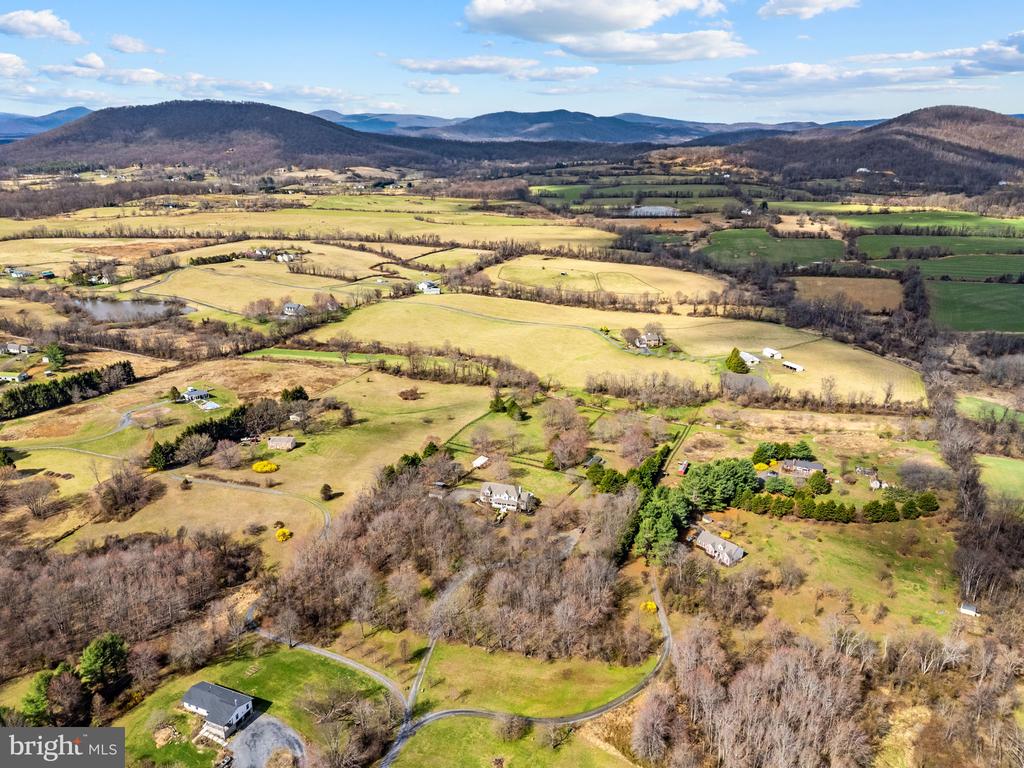 9491 WALSINGHAM LN, MARSHALL, Virginia, 4 Bedrooms Bedrooms, ,5 BathroomsBathrooms,Residential,9491 WALSINGHAM LN,VAFQ2020974 MLS # VAFQ2020974