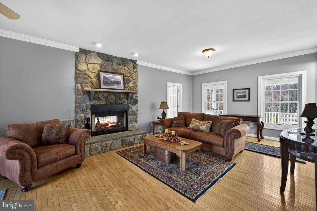 9491 WALSINGHAM LN, MARSHALL, Virginia, 4 Bedrooms Bedrooms, ,5 BathroomsBathrooms,Residential,9491 WALSINGHAM LN,VAFQ2020974 MLS # VAFQ2020974